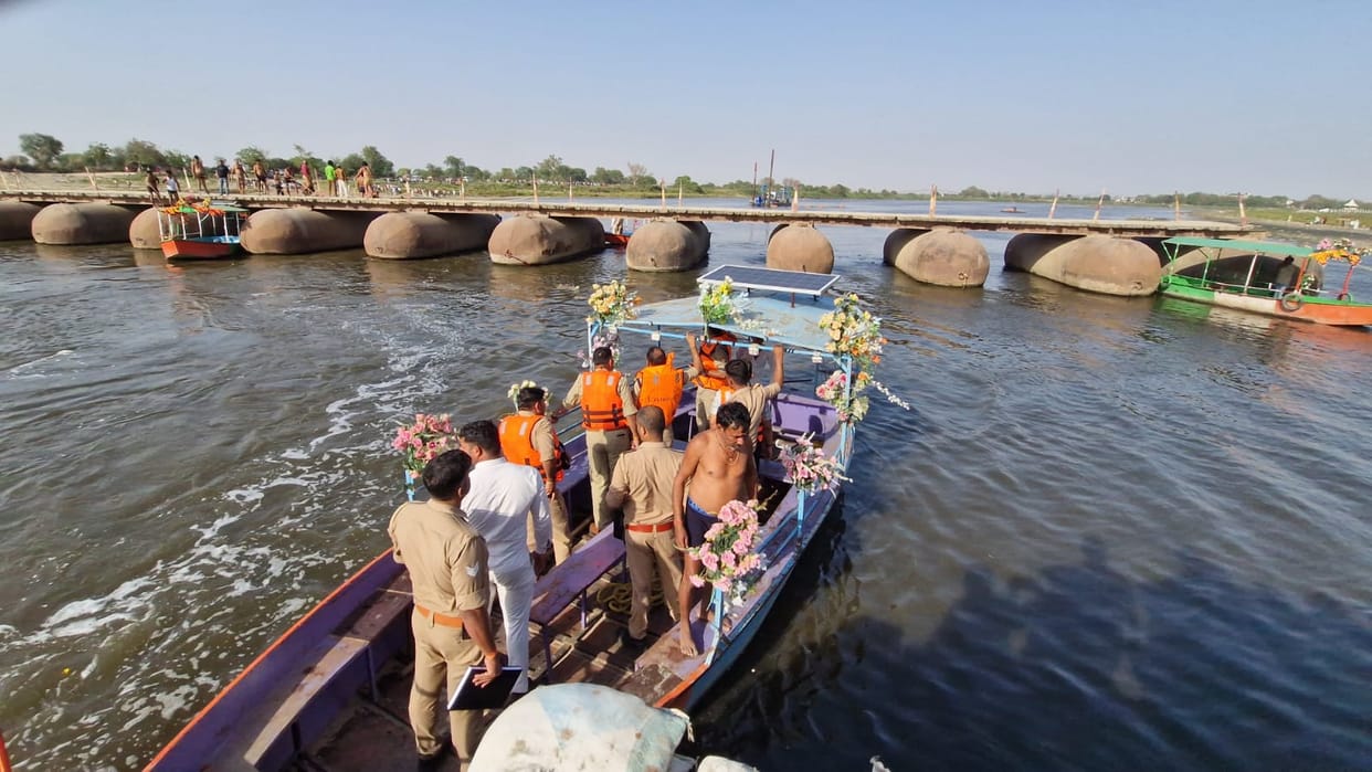 Red Marks to Be Affixed to Boats to Identify Overloading