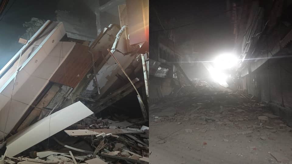 सड़क पर गिरा मलबा।