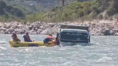 Srinagar: Truck Stranded In Sriyantra Island Due to Rising River Water Levels Rescue Driver and Helper