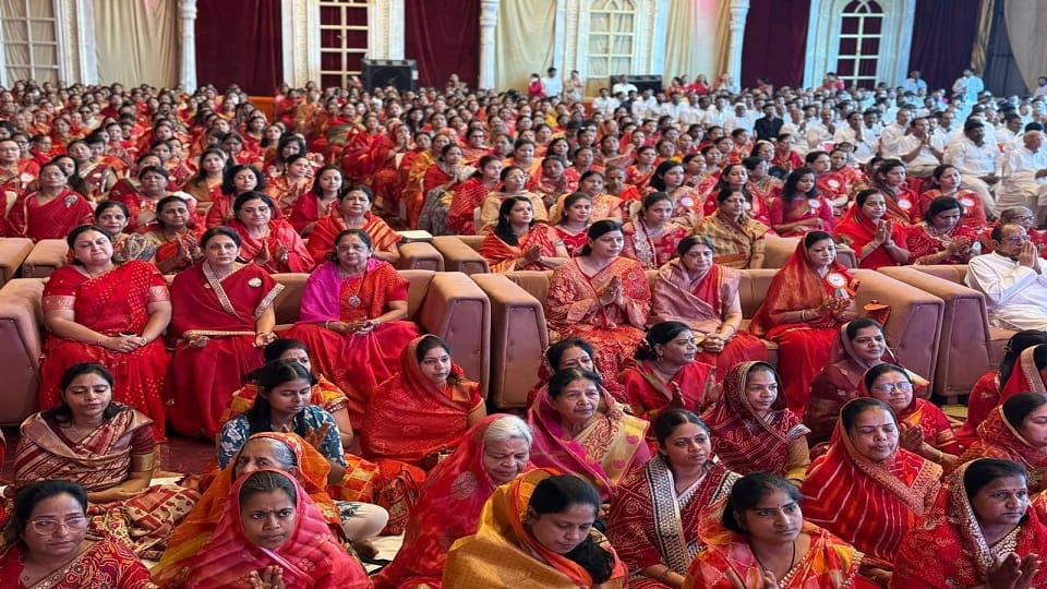 Navkar Mantra Echoes in 180 Countries Mass Chanting Held in Agra
