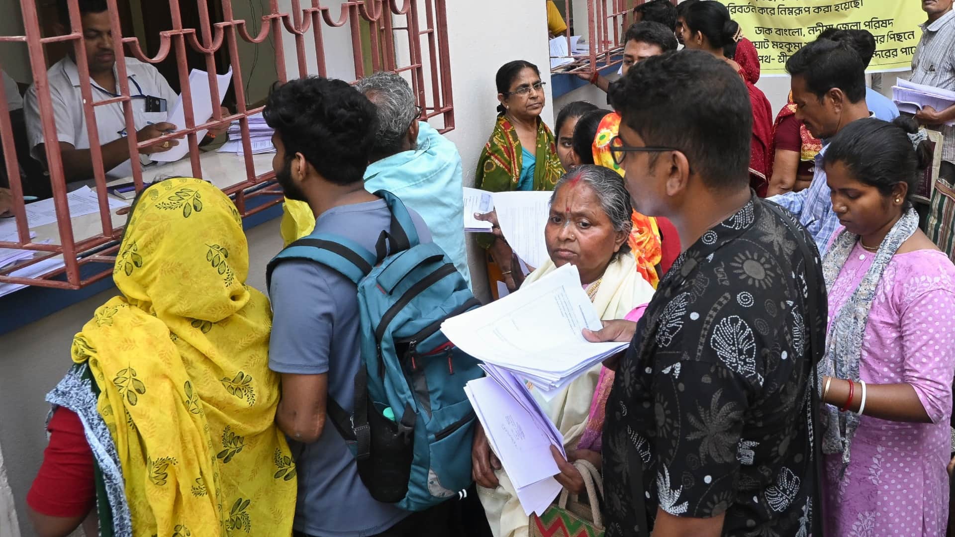 पश्चिम बंगाल में एसआईआर पर सियासी बवाल