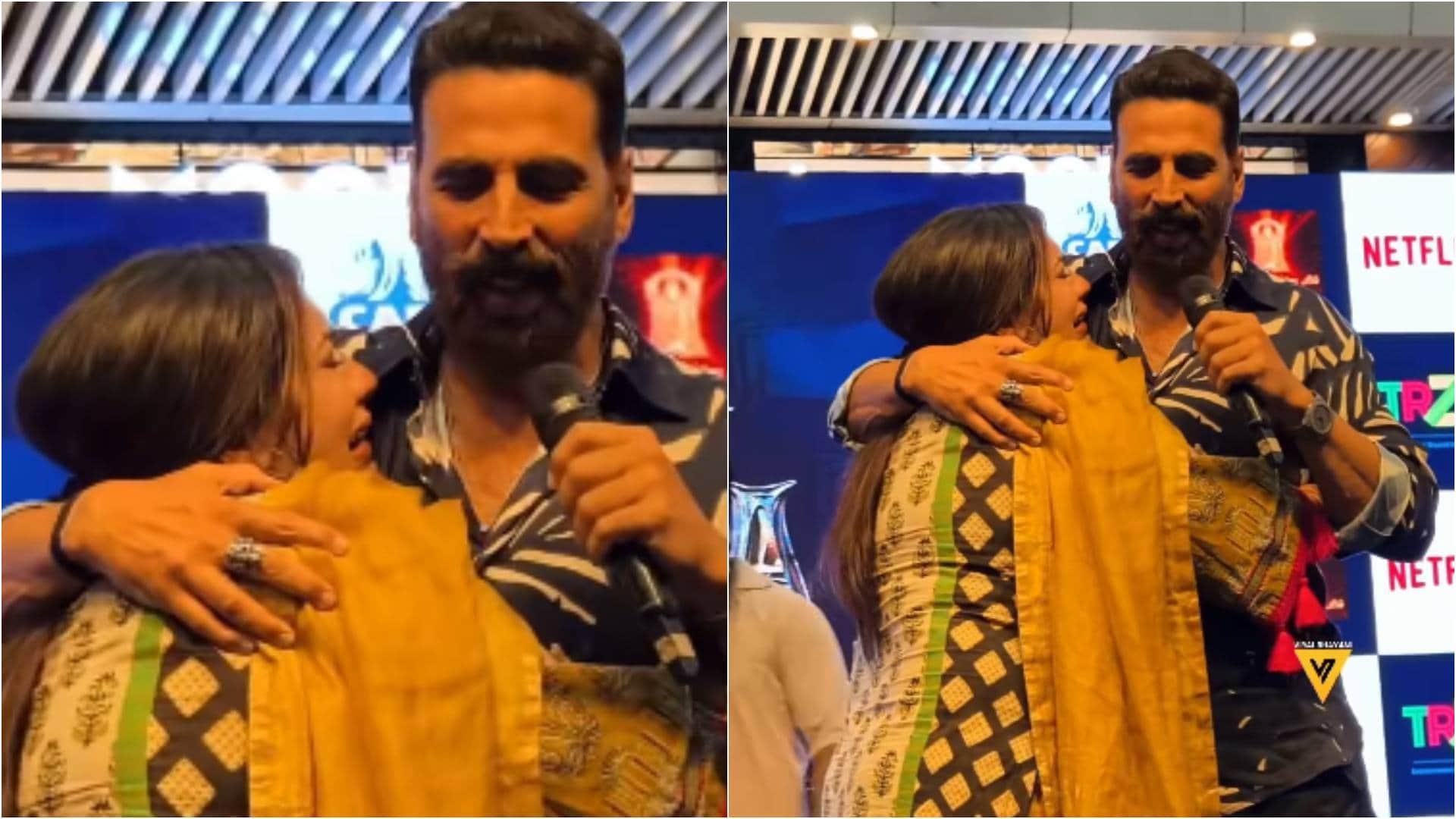 अक्षय कुमार से मिलकर रोने लगी फैन