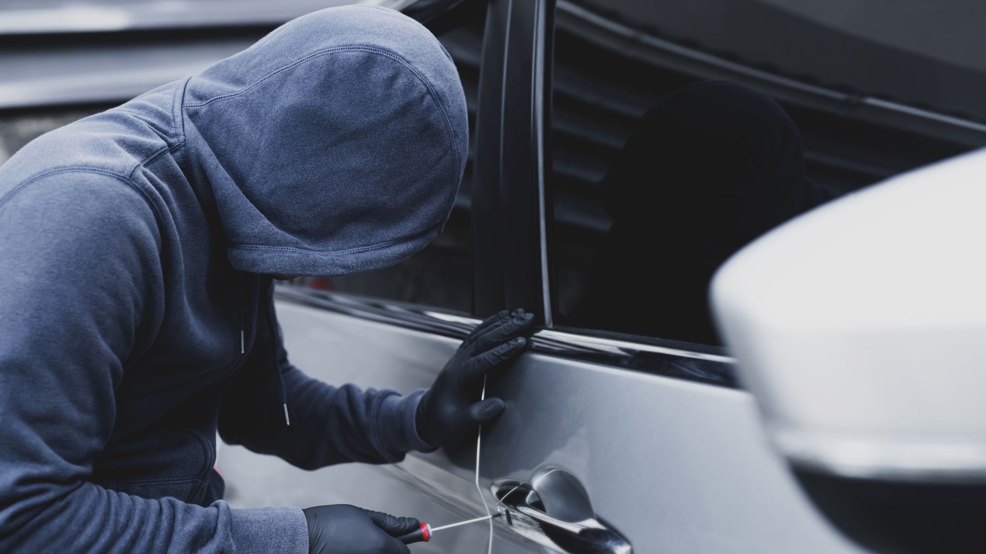 Smart Car Parking Tips: 4 Common Mistakes to Avoid to Protect Your Vehicle from Clever Thieves