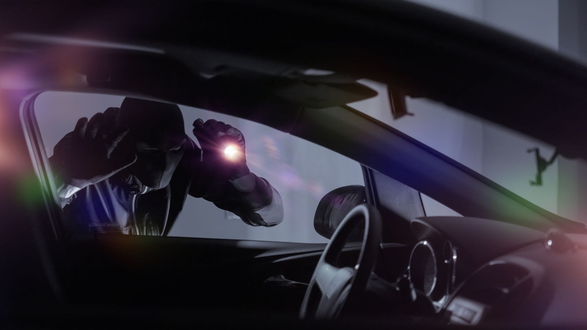Smart Car Parking Tips: 4 Common Mistakes to Avoid to Protect Your Vehicle from Clever Thieves