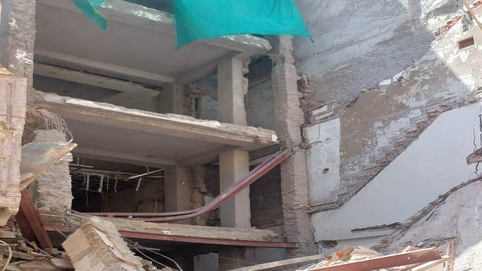 Three Storey Showroom Collapses in Kinari Bazaar Shops Destroyed  Panic Among Traders