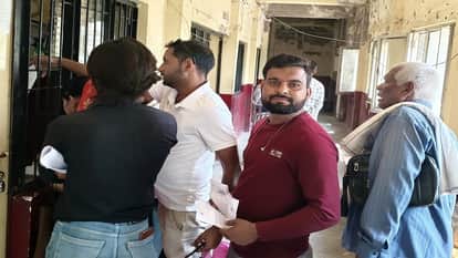 Crowds gather at Hathras Municipality for birth certificates