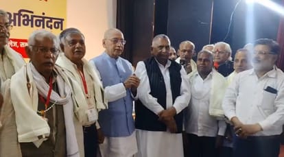 Kanpur Respect for the Guru Pride of Nation MP Bhole speaks at the Secondary Teachers Association ceremony