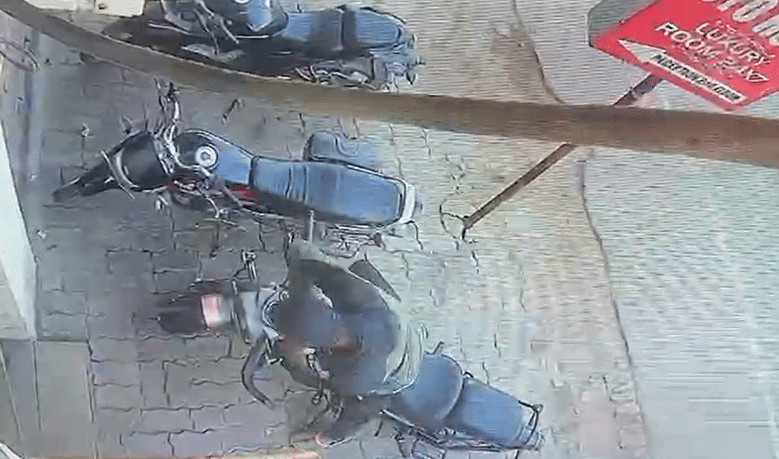 Bullet Bike Stolen in 3 Seconds Outside Hotel in Kanpur Fazalganj CCTV Captures Theft