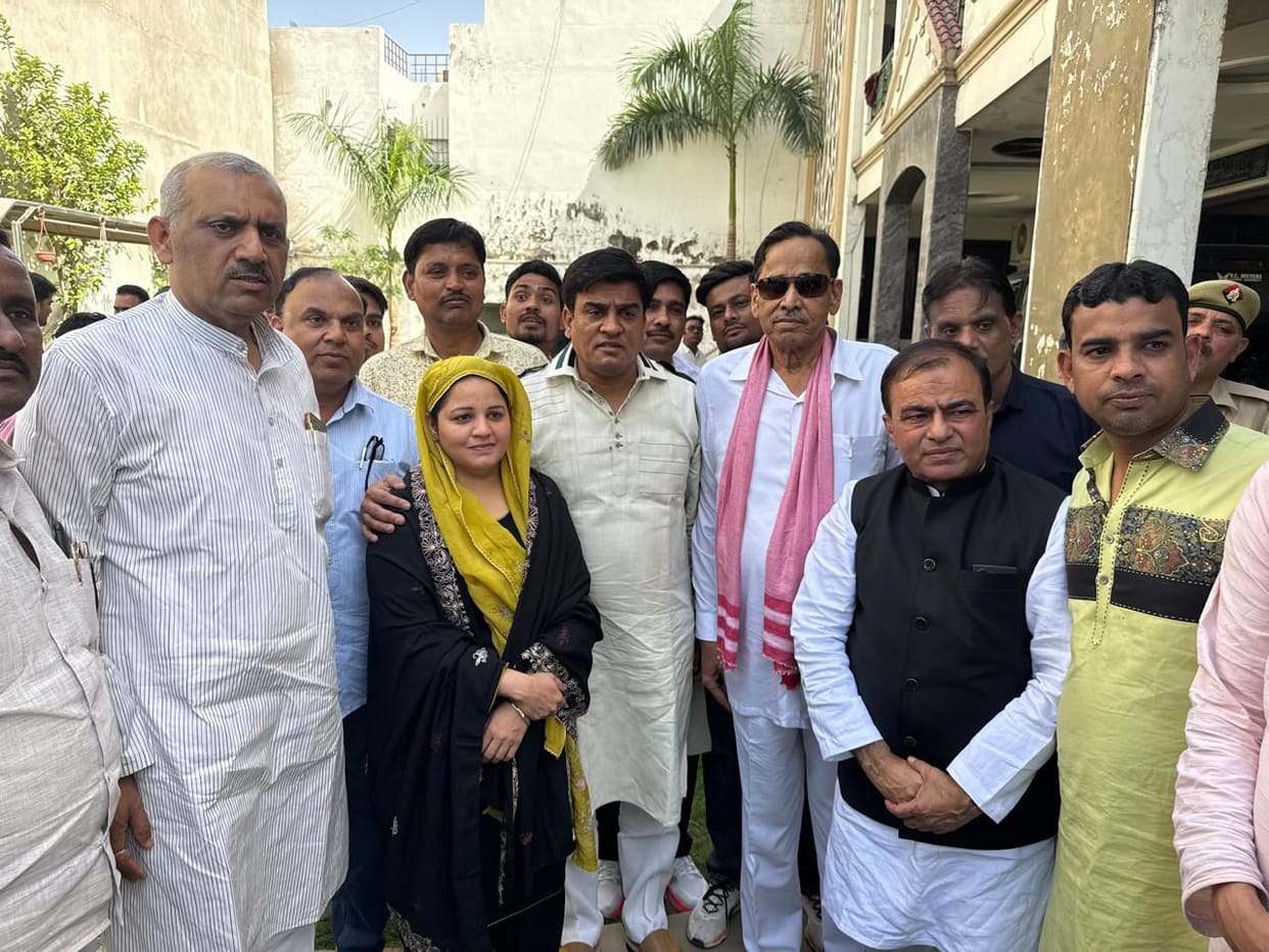 Political Gathering in Kanpur Naseemuddin Siddiqui Arrives Naseem Solanki's Residence