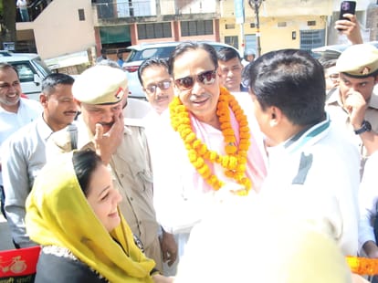 Political Gathering in Kanpur Naseemuddin Siddiqui Arrives Naseem Solanki's Residence