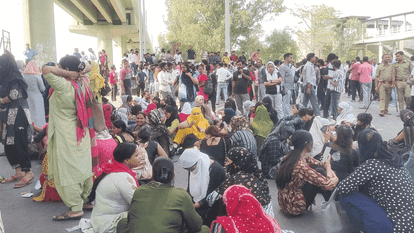 Employees remain on streets in Noida for third consecutive day uproar over wage hikes continues