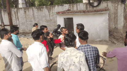 Employees remain on streets in Noida for third consecutive day uproar over wage hikes continues