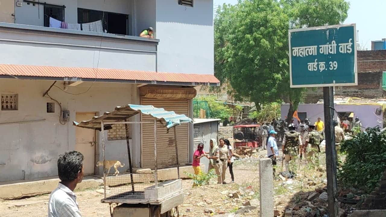 Satna: Stone Pelting on Anti-Encroachment Team, Tear Gas and Aerial Firing Used, 3 Police Personnel Injured