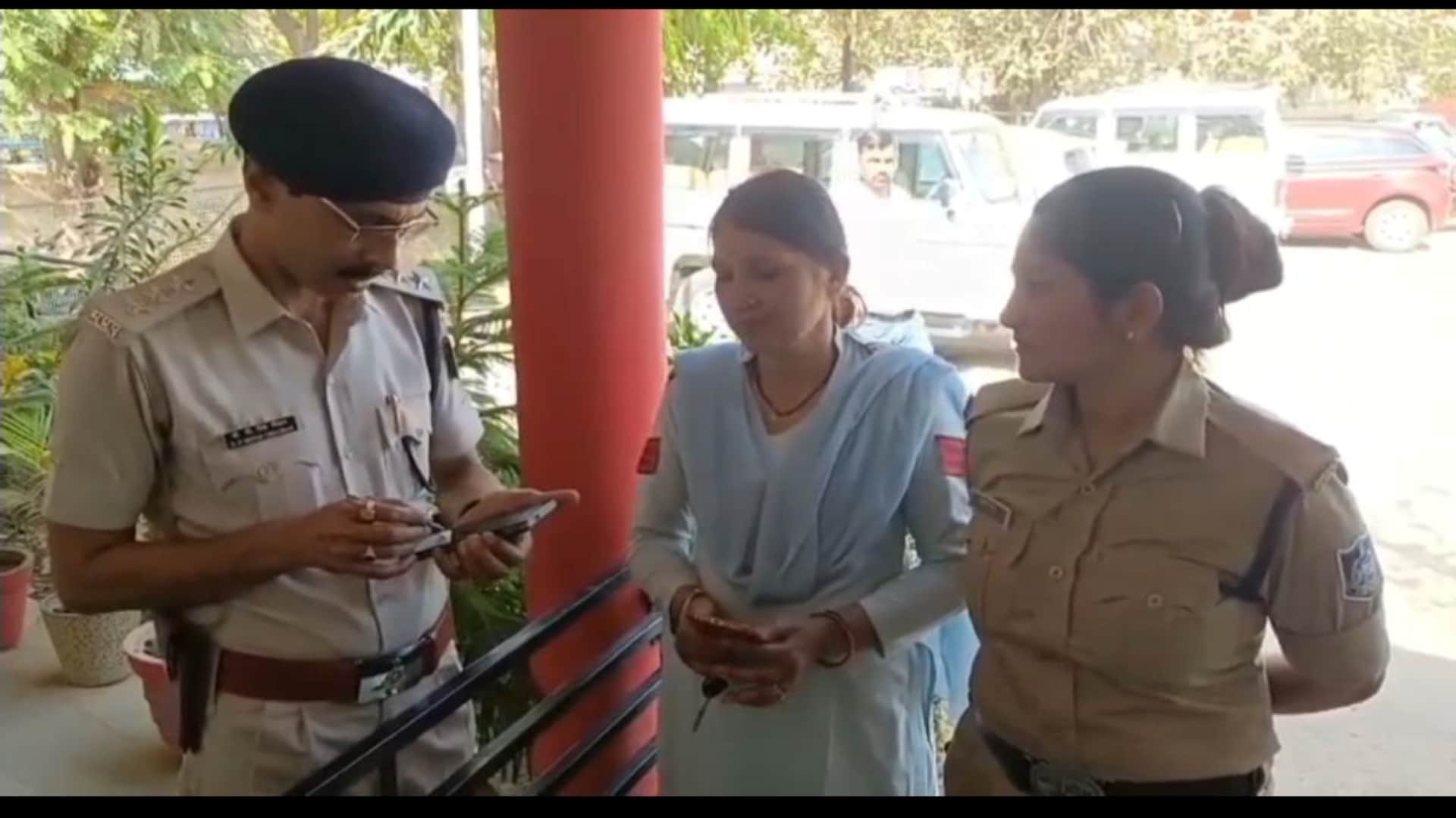 Satna: Stone Pelting on Anti-Encroachment Team, Tear Gas and Aerial Firing Used, 3 Police Personnel Injured