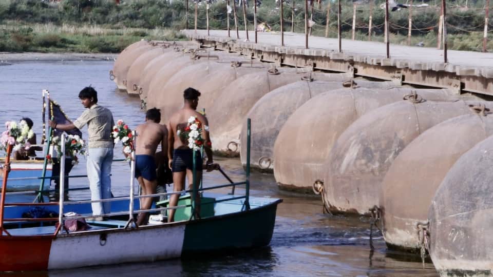 Mathura Boat Accident Update Story of Devotees Tanish from Ludhiana aboard motorboat says We performing kirtan