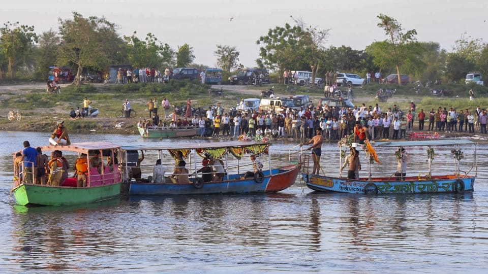 English Headline: Mathura Boat Accident Update: 13 Dead in Yamuna 3 Missing Search Operation Continues