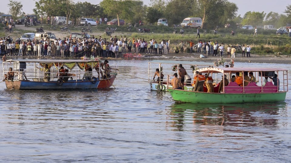 English Headline: Mathura Boat Accident Update: 13 Dead in Yamuna 3 Missing Search Operation Continues