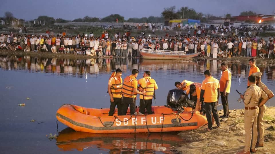 Mathura Boat Accident Update: Vrindavan Pontoon Bridge Crash 10 Dead Devotees Boat Capsize Cause Revealed