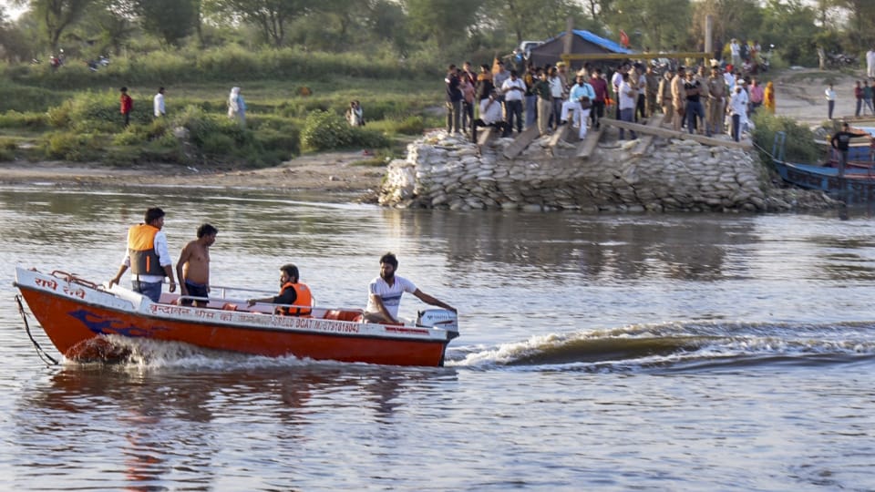 English Headline: Mathura Boat Accident Update: 13 Dead in Yamuna 3 Missing Search Operation Continues