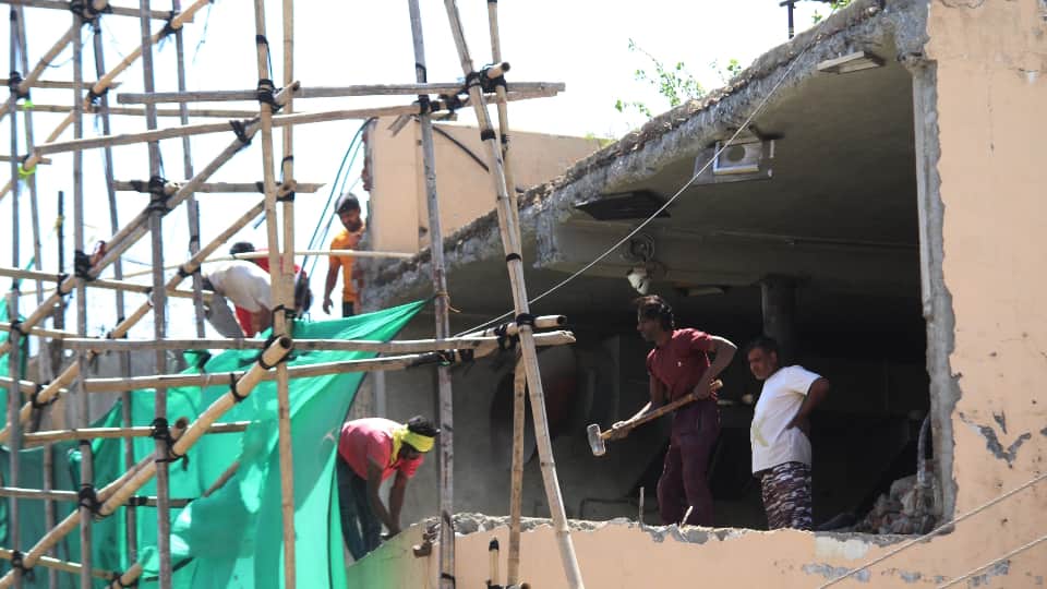 Meerut News Traders Demolish Shops in Central Market Forced Action Emotional Scenes from UP