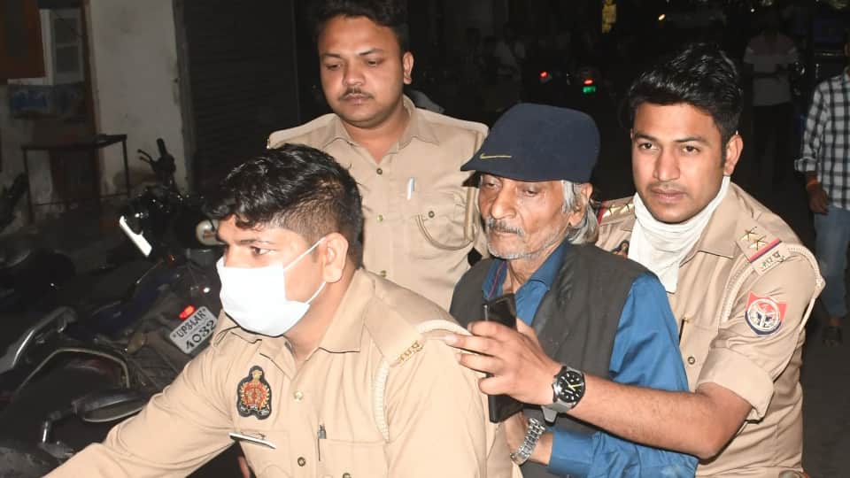 Father stays with daughter corpse then vanishes returns four months later to find a skeleton In meerut