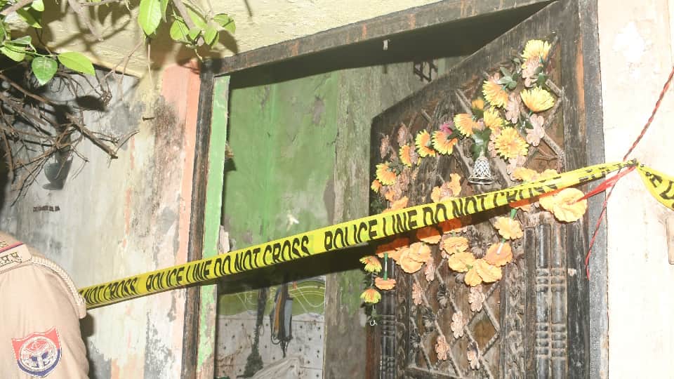 Father stays with daughter corpse then vanishes returns four months later to find a skeleton In meerut