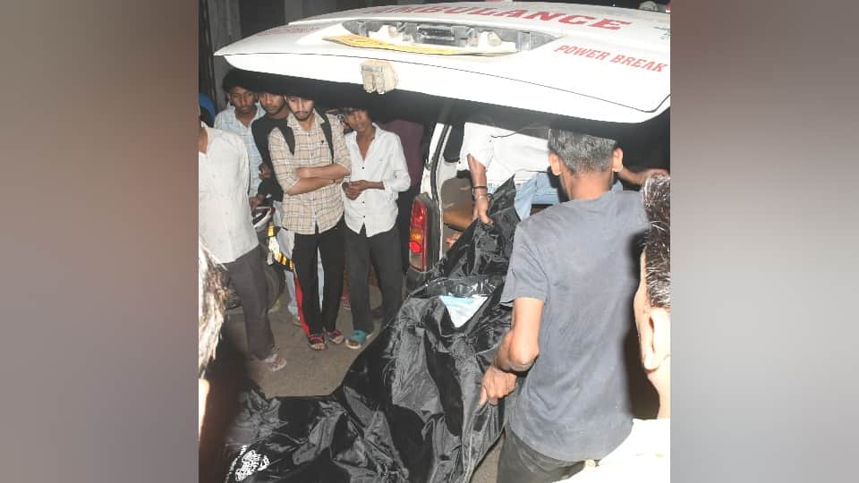 Father stays with daughter corpse then vanishes returns four months later to find a skeleton In meerut