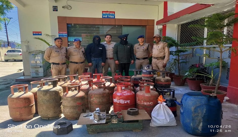 Gas black marketing racket busted in Khatadi, Ramnagar; two brothers arrested