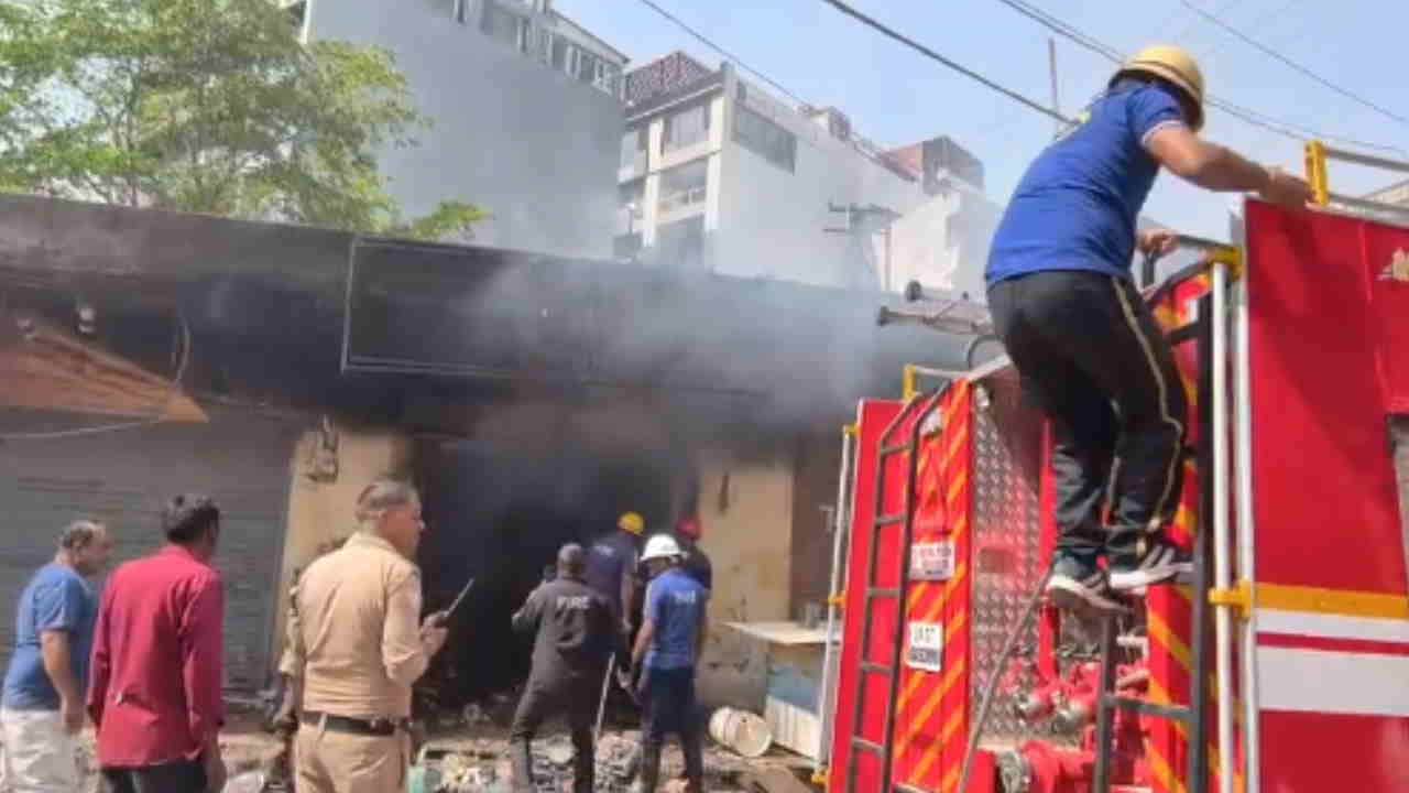 कैफे में लगी आग