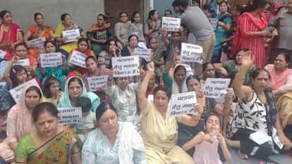 Central Market Issue: Sector-2 Residents Protest, Say They Won’t Allow Setback Policy in Their Homes