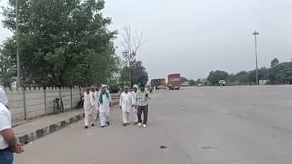 Farmers in Hisar have blocked the Landhari-Chikanwas toll plaza located on National Highway 9 in hisar