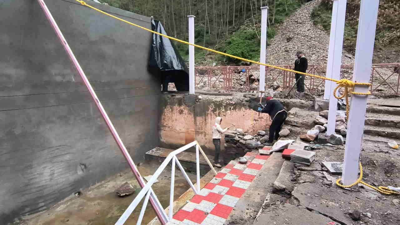 गौरीकुंड में निर्माणाधीन तप्तकुंड