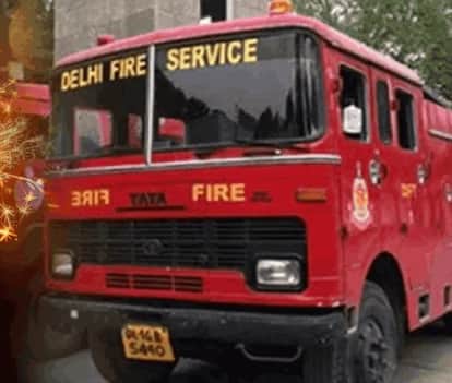 Massive Fire at Delhi computer gaming Center Locals Rescue Children