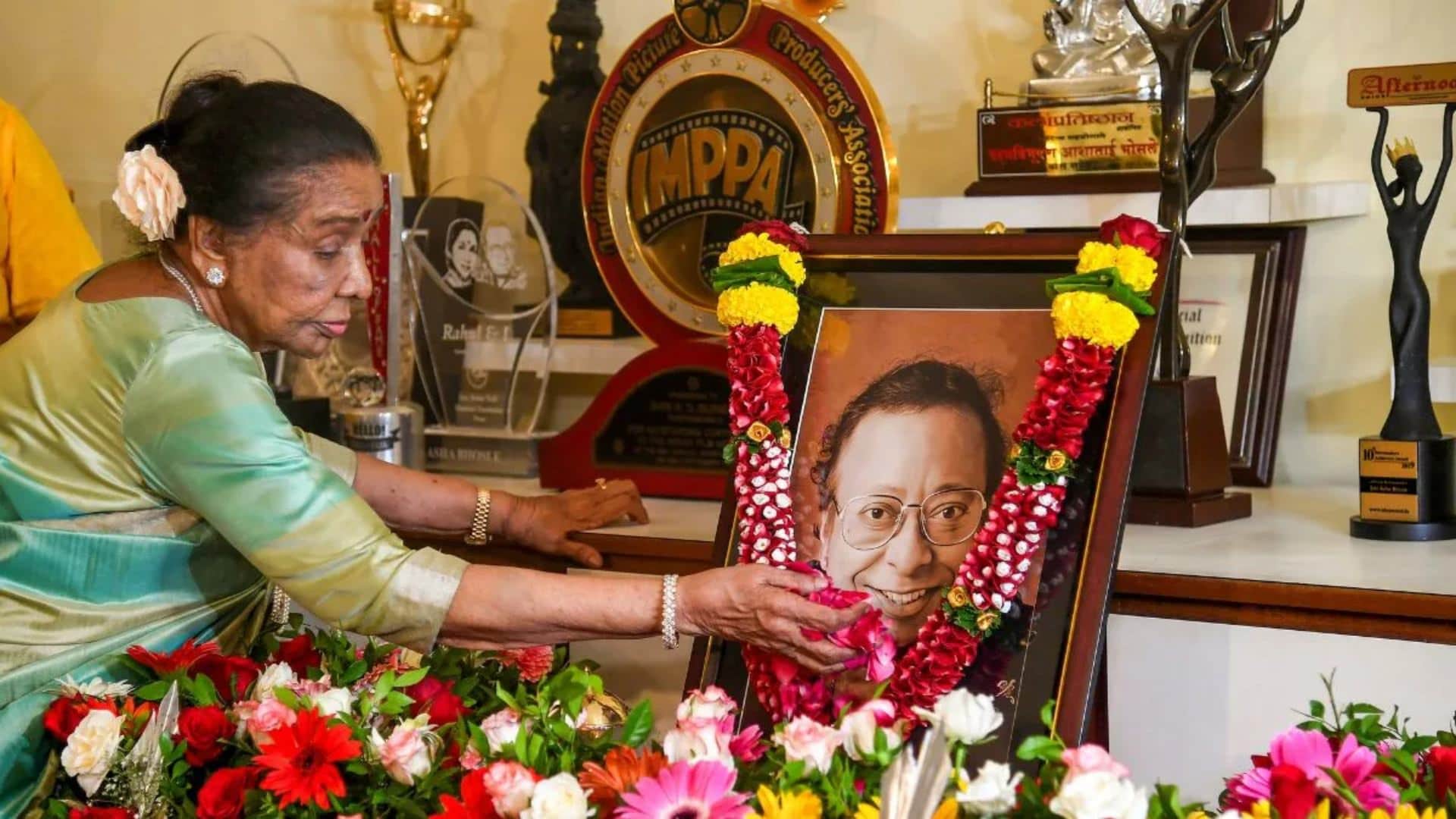 आशा भोसले