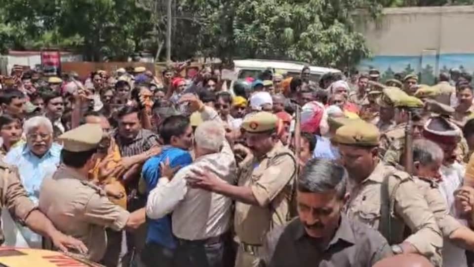 Mirzapur Lawyer Murder Live Killing  Video Photo Accused Rajendra Sonkar Arrested After Encounter