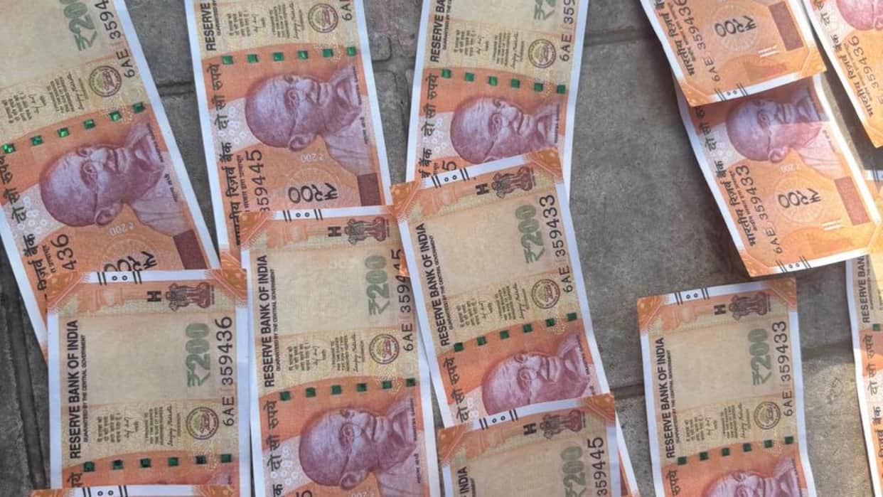 Haridwar News Plot to circulate counterfeit notes at religious sites 12 smugglers arrested in 14 days