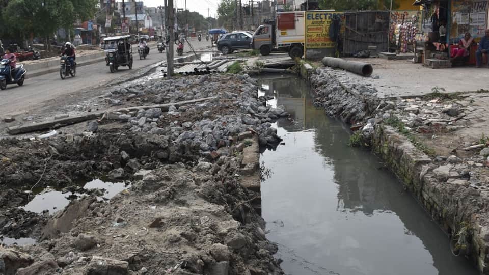 मुरादाबाद में ठप पड़े विकास कार्य