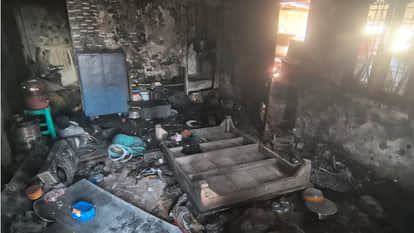 Fire breaks out in a house in Kabadi Gali, near the Students' Union in Gorakhpur; panic ensues.