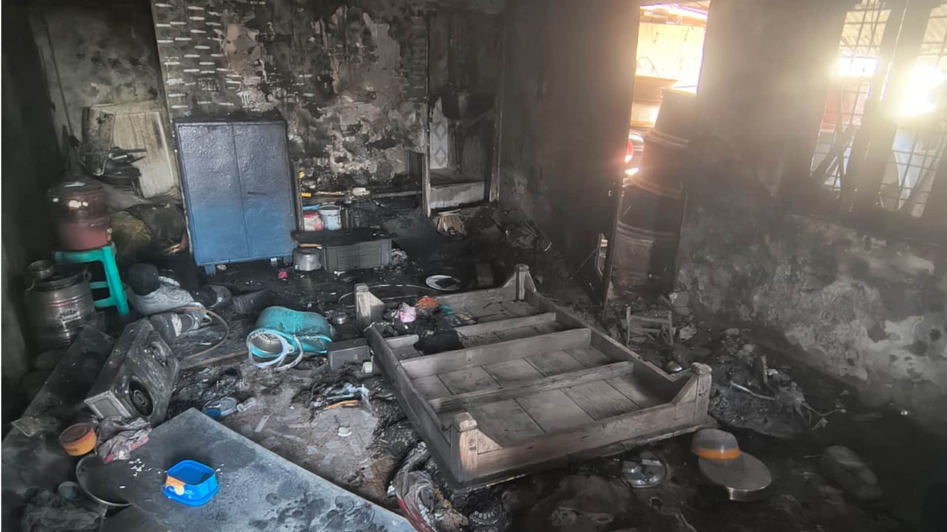 घर के एक कमरे में लगी आग