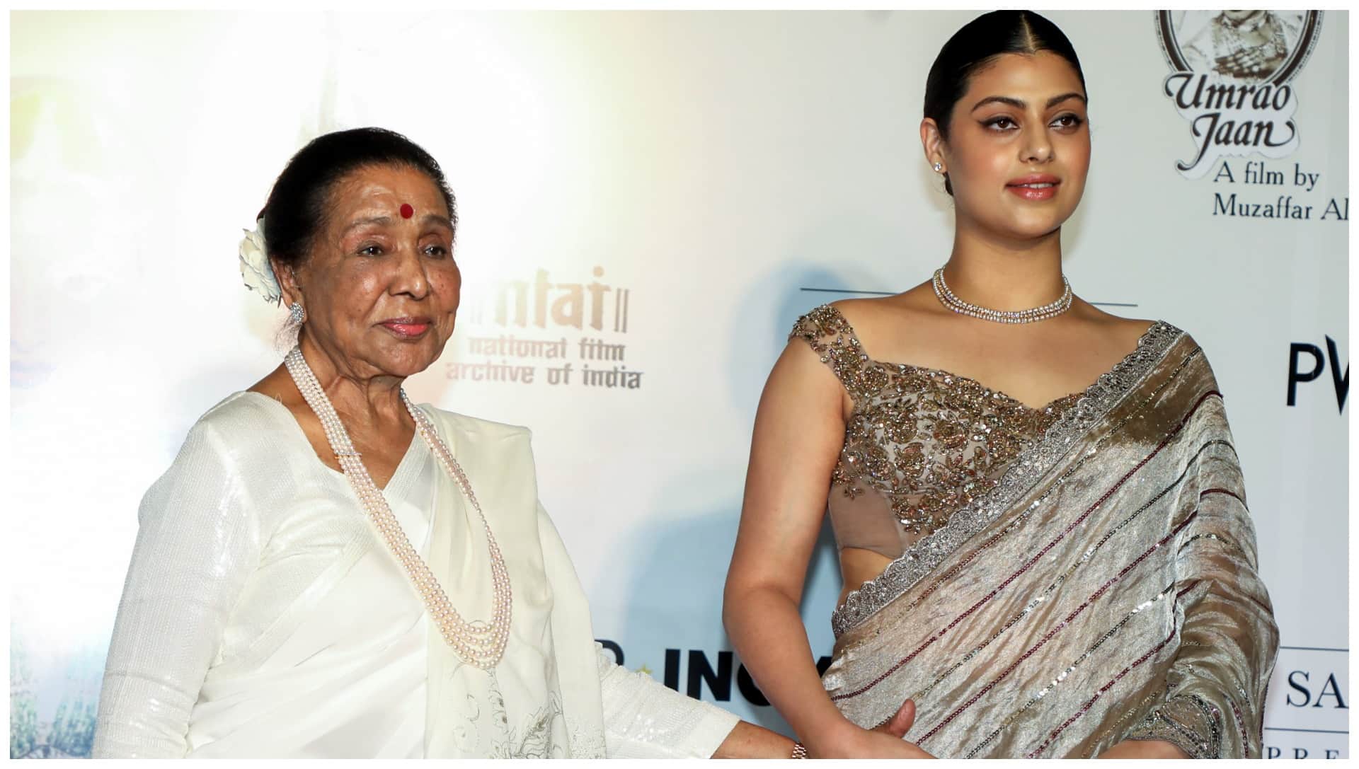 आशा भोसले और उनकी पोती जनाई