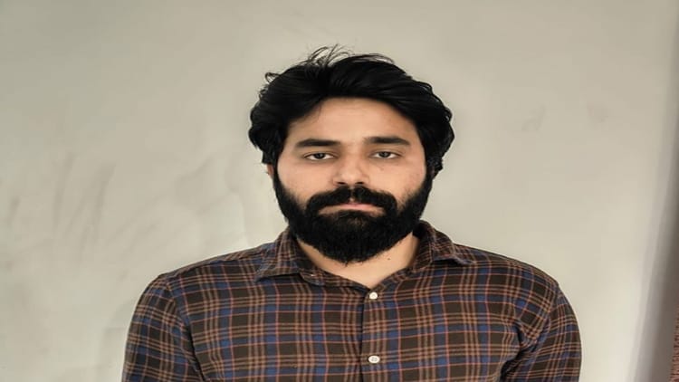 दिल्ली से कुरियर के जरिए रायपुर में सप्लाई: 'ओसियन ग्रो गांजा' के साथ तस्कर गिरफ्तार, बड़ा नेटवर्क बेनकाब