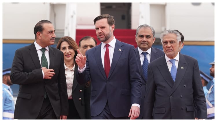 US-Iran Meeting: होर्मुज खोलने के लिए ईरान ने अमेरिका के सामने रखी ये शर्त, लेकिन मानने को तैयार नहीं यूएस