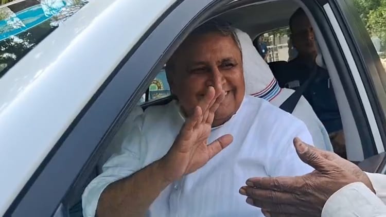 Bihar News : नीतीश-सम्राट की मुलाकात के बाद विजय चौधरी ने दिया जवाब, कहा- थोड़ा सब्र कर लीजिए