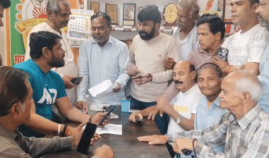 Kanpur Uproar over Smart Meters Residents Create Ruckus and Gherao Councilor in Sanjay Gandhi Nagar