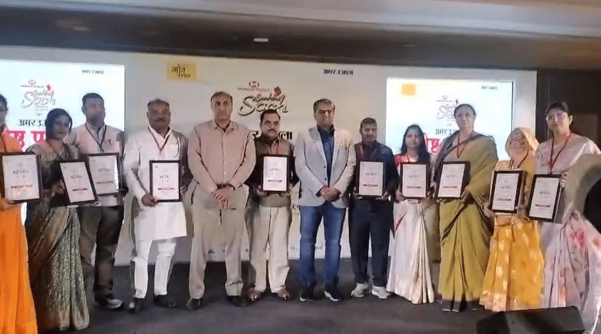 ग्राम प्रधानों को किया गया सम्मानित।