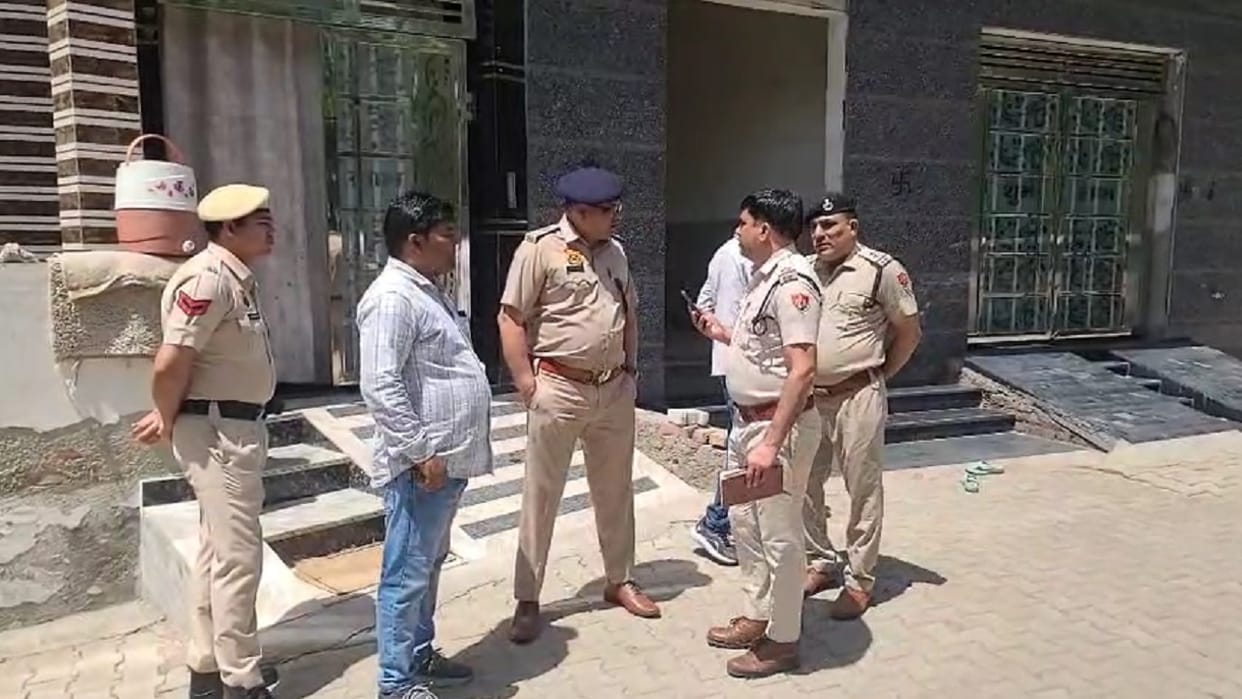 Father Brutally Murders Daughter in Sonipat: Nursing Student Slits Throat; Blood-Soaked Body Recovered