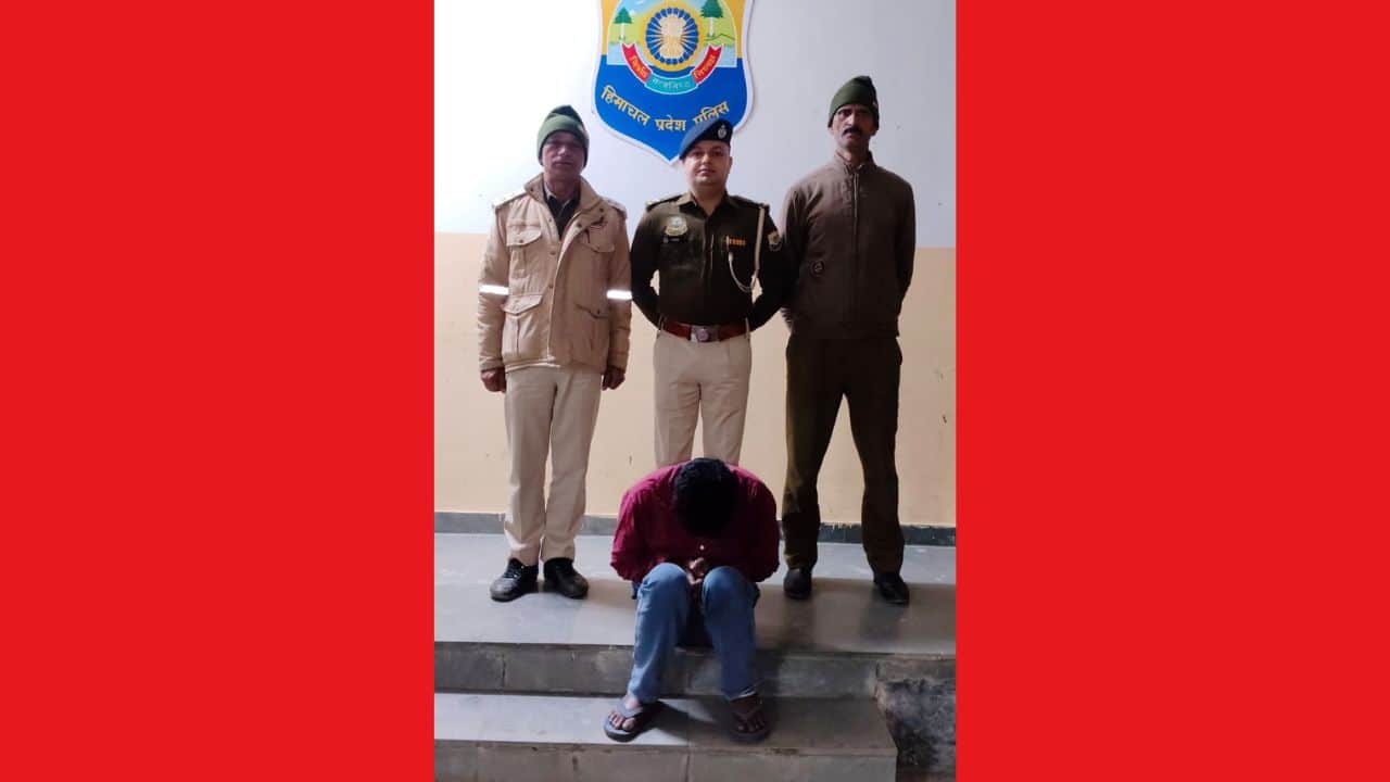 पुलिस की गिरफ्त में आरोपी।