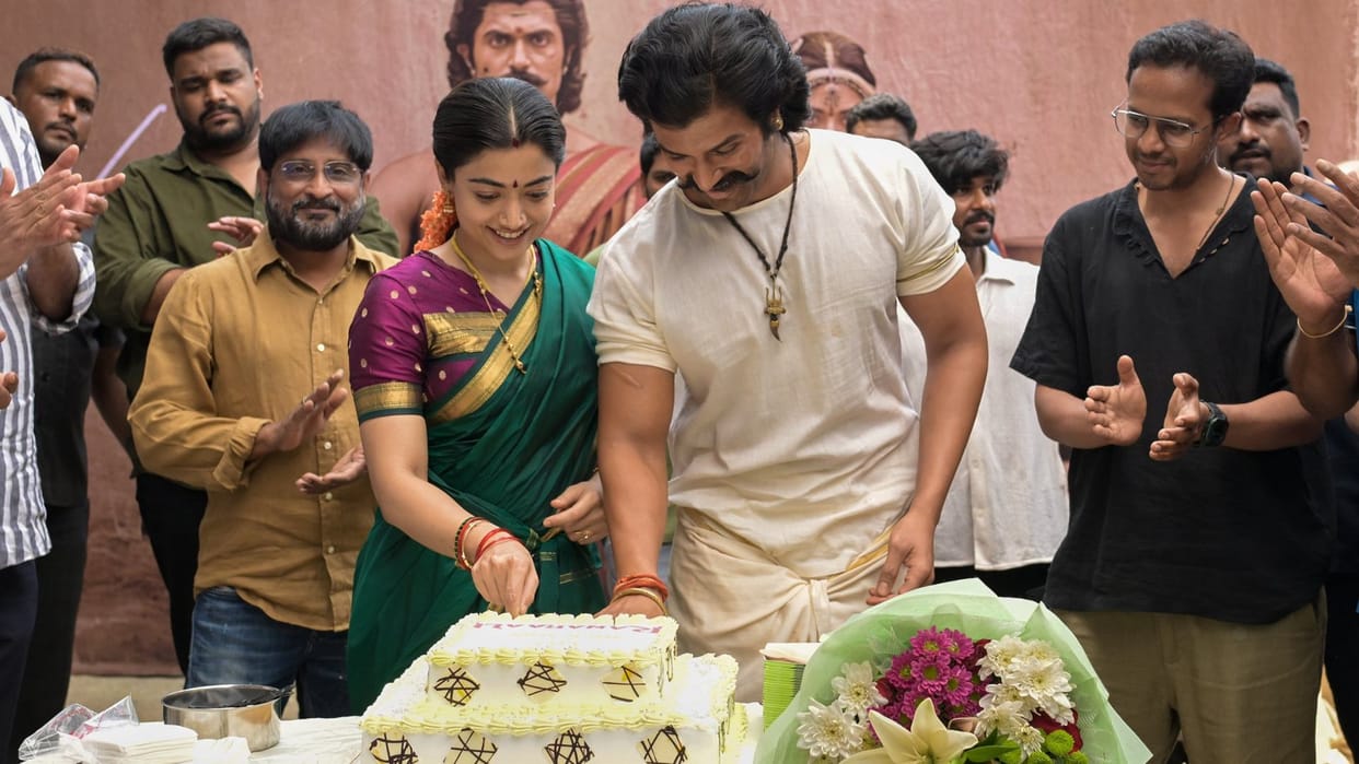 Rashmika Mandanna and Vijay Deverakonda get warm welcome on Ranabaali set ser demand