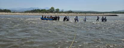 Tragedy Averted in Haridwar 21 People Stranded Due to Rising Water Levels in the Ganges