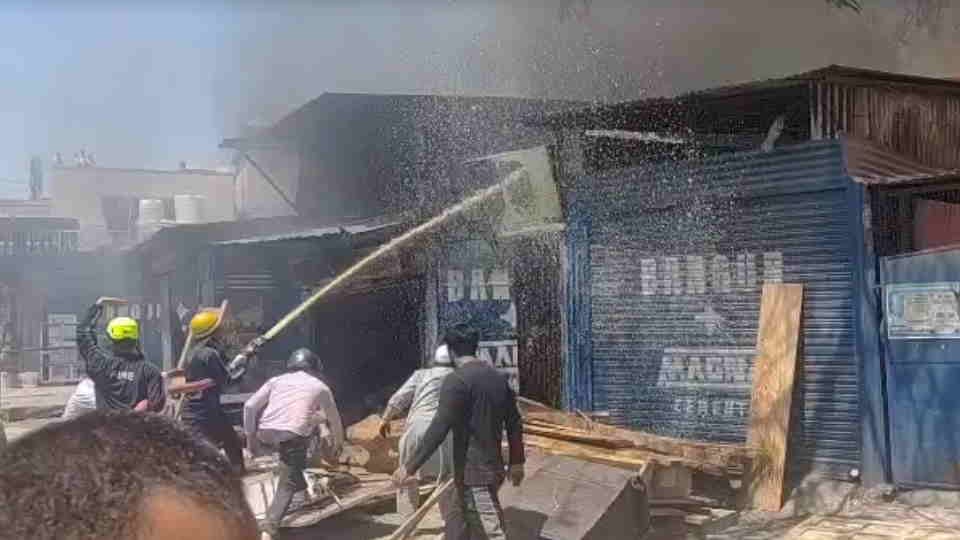 Kotdwar: Massive Fire Engulfs Four Wooden Shops Near Railway Goods Shed in Garhighat Panic and Screams Ensue